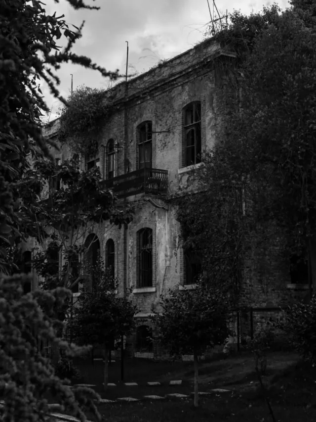 Top 10 America's Most Haunted Houses